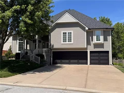 3008 Saddlewood Dr, Lees Summit, MO 64081