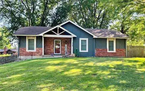 114 Ethel Ln, Lansing, KS 66043