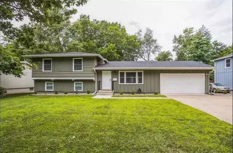 9010 Eby Dr, Overland Park, KS 66212