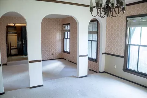 Living - 16701 E George Franklyn Dr, Independence, MO 64055 photo 2 of 3