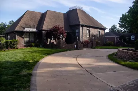 Exterior - 16701 E George Franklyn Dr, Independence, MO 64055 photo 2 of 7