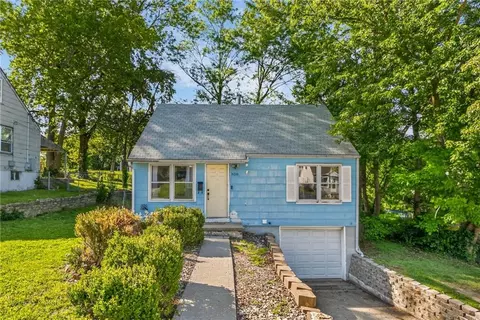656 Thornton St, Liberty, MO 64068