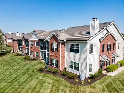 11604 Tomahawk Creek Pkwy #L, Leawood, KS 66211