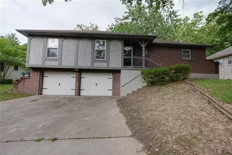 1304 SW 23rd St, Blue Springs, MO 64015