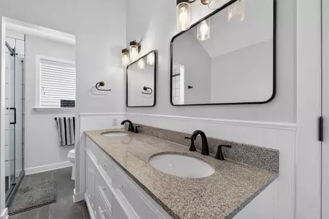 Bath - 908 NE Michael Dr, Lees Summit, MO 64086 photo 2 of 5