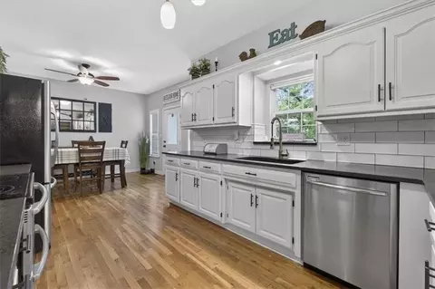 Kitchen - 908 NE Michael Dr, Lees Summit, MO 64086 photo 1 of 4