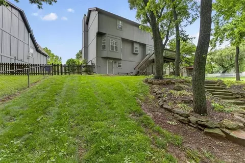 Exterior - 908 NE Michael Dr, Lees Summit, MO 64086 photo 8 of 8