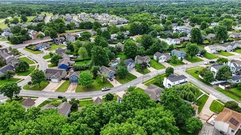 View/Area - 908 NE Michael Dr, Lees Summit, MO 64086 photo 3 of 3
