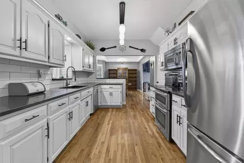 Kitchen - 908 NE Michael Dr, Lees Summit, MO 64086 photo 4 of 4