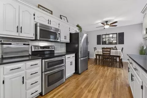 Kitchen - 908 NE Michael Dr, Lees Summit, MO 64086 photo 2 of 4
