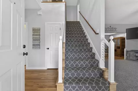 Entry Way - 908 NE Michael Dr, Lees Summit, MO 64086 photo 2 of 3