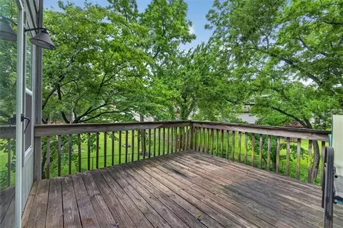 Exterior - 908 NE Michael Dr, Lees Summit, MO 64086 photo 5 of 8