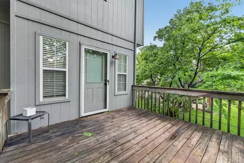 Exterior - 908 NE Michael Dr, Lees Summit, MO 64086 photo 4 of 8