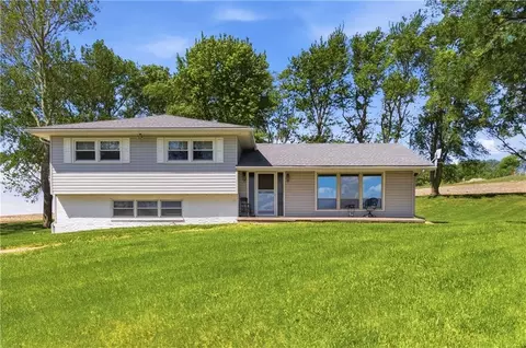 17429 Coffin Rd, Leavenworth, KS 66048