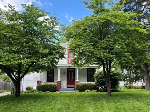 8728 Grandview St, Overland Park, KS 66212