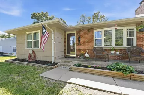 7502 N Wayne Ave, Gladstone, MO 64118