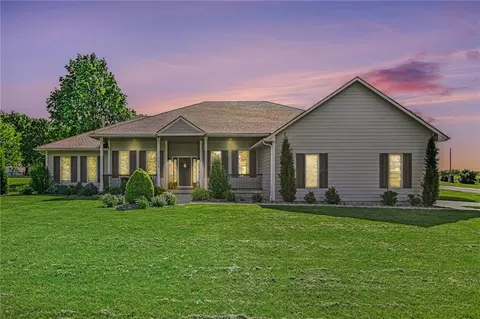 4204 SE Wingate Cir, Blue Springs, MO 64014