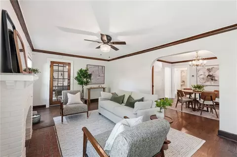 401 E 63rd Ter, Kansas City, MO 64110