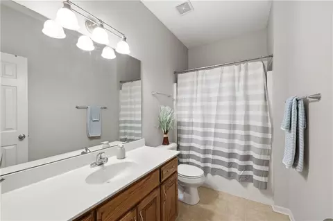 Bath - 19617 E 18th Ter, Independence, MO 64057 photo 2 of 3