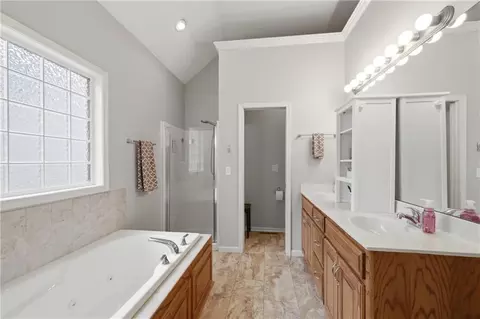 Bath - 19617 E 18th Ter, Independence, MO 64057 photo 1 of 3