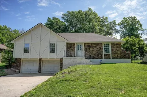 1108 SW 21st St, Blue Springs, MO 64015