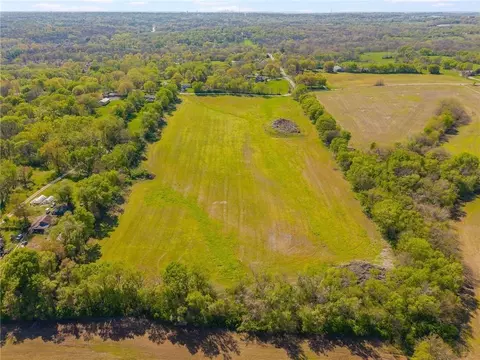 701 S Jones Rd, Independence, MO 64056