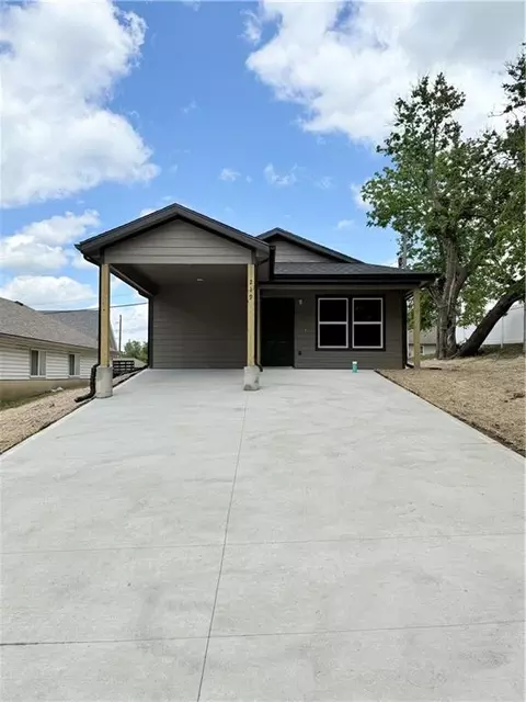 219 Ming St, Warrensburg, MO 64093