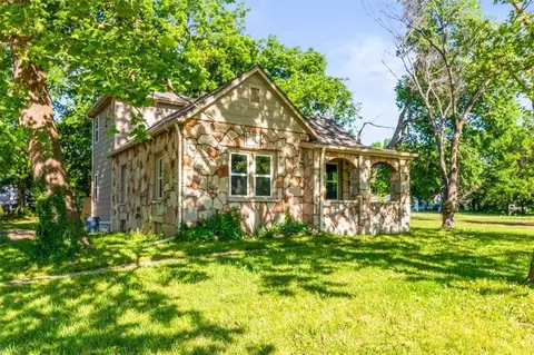 902 S Pine St, Holden, MO 64040