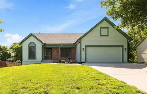5117 Anderson St, Shawnee, KS 66226