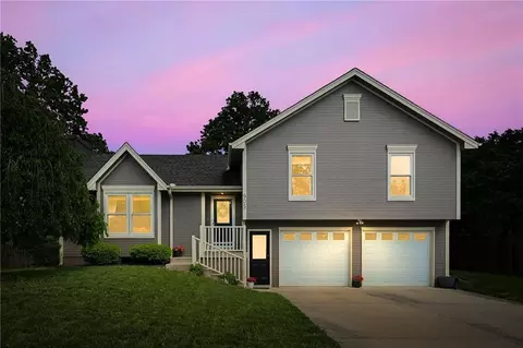 905 Oak Rdg, Kearney, MO 64060