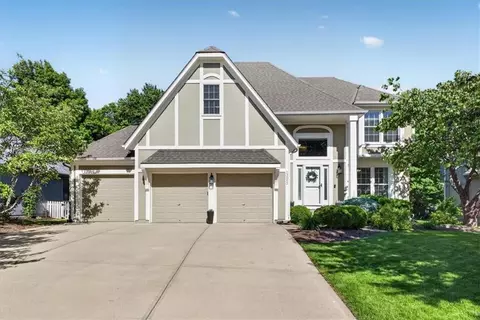 13013 Bond St, Overland Park, KS 66213