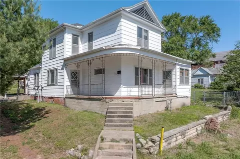 922 S 15th St, Saint Joseph, MO 64503