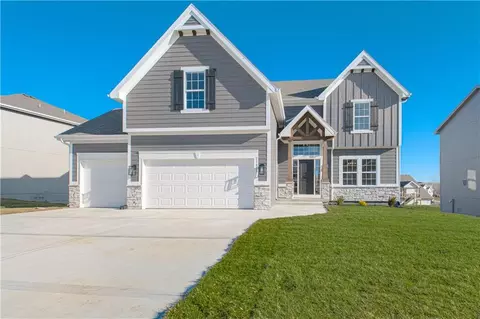 6004 NE 118th St, Kansas City, MO 64156