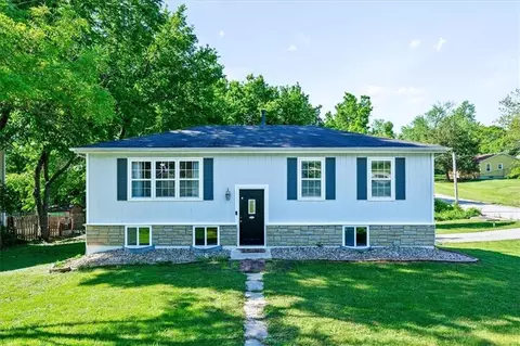 13647 Lawrence Ave, Bonner Springs, KS 66012