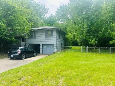 10601 E 33rd Ter, Independence, MO 64052