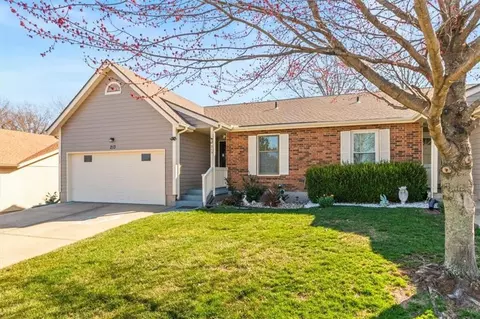 213 SE Ridgeview Dr, Lees Summit, MO 64063