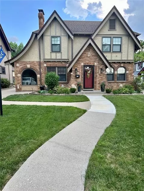 421 E Gregory Blvd, Kansas City, MO 64131