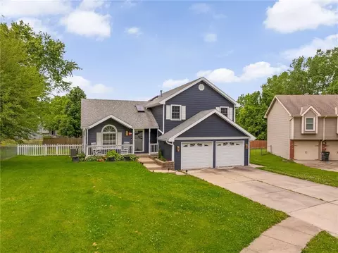 7305 Erika Ct, Pleasant Valley, MO 64068