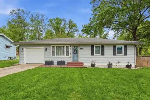1922 Osage St, Leavenworth, KS 66048