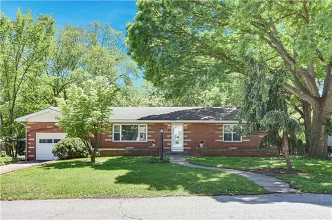 2315 NE 37th Ter, Kansas City, MO 64116