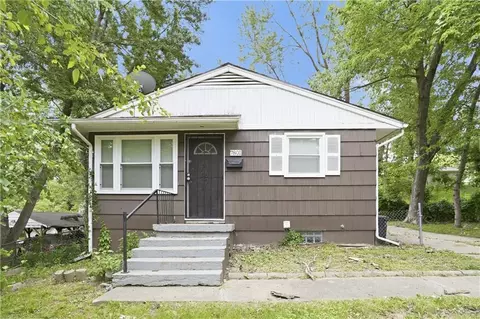 7801 E 48th St, Kansas City, MO 64129