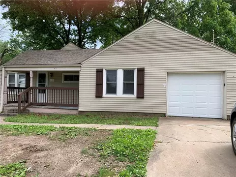 701 W Jones St, Independence, MO 64052