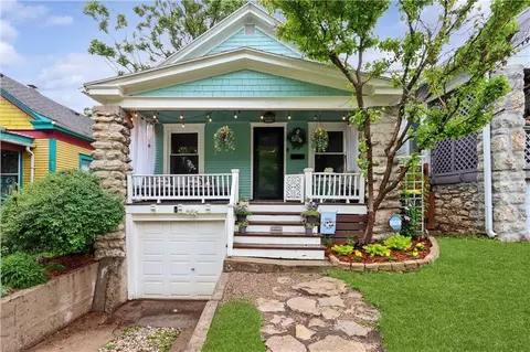 4208 Charlotte St, Kansas City, MO 64110