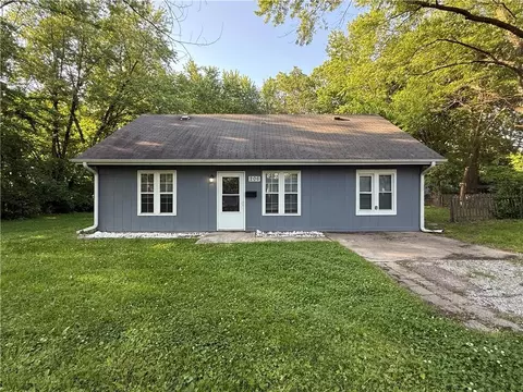 206 W Lawrence St, Kearney, MO 64060