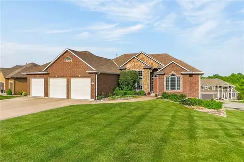 125 SW Gray Cir, Lees Summit, MO 64081