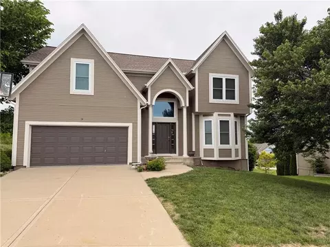 11106 Augusta Dr, Kansas City, KS 66109