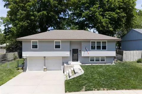 412 Fairlane St, Lansing, KS 66043