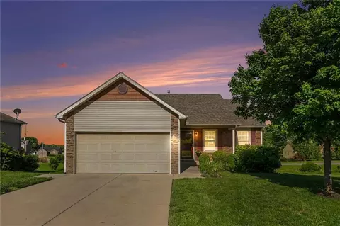 14256 Oakland Ct, Grandview, MO 64030