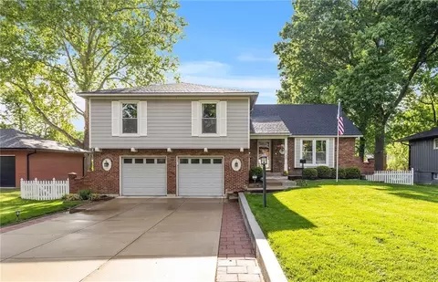 5140 Cody St, Shawnee, KS 66203