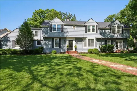 6920 Edgevale Rd, Kansas City, MO 64113